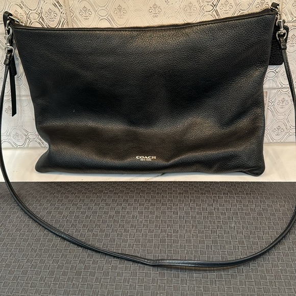 Coach 9 x 12 purse/laptop black soft pebbled leather - Picture 3 of 6